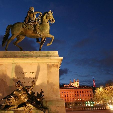 Готель Stars Lyon Bron Eurexpo Екстер'єр фото
